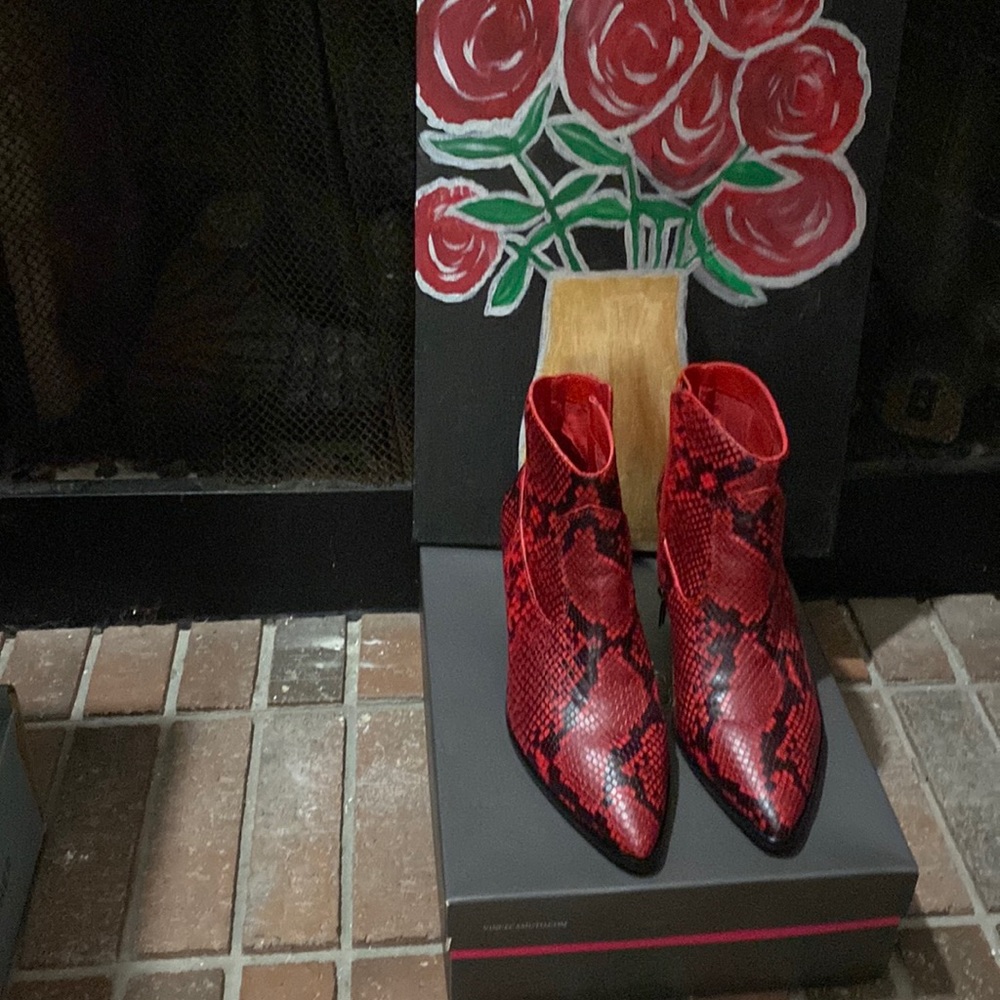 NEW Vince Camuto leather boots